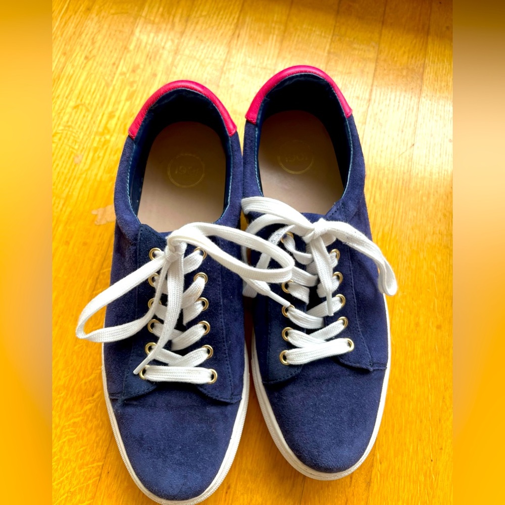 Navy suede fashion running shoes.
